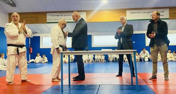 Pyrénées Atlantiques : Remise de médaille à Michel LARRANAGA