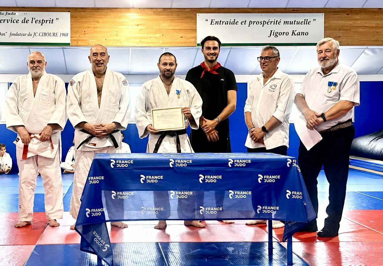 Pyrénées-Atlantiques : remise médaille ministérielle à M. Thierry GOYENECHE
