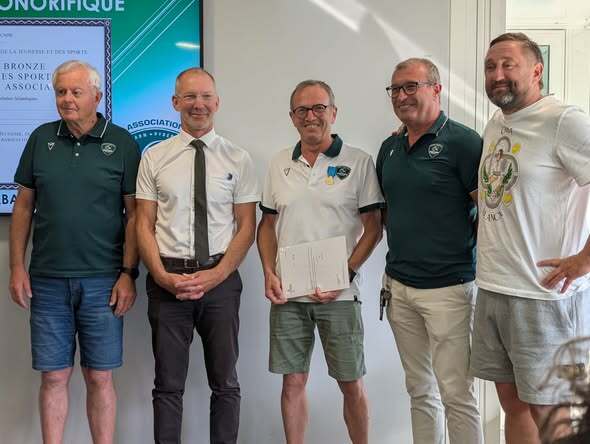 Pyrénées-Atlantiques : Remise de médaille JSEA à M. Patrick LABADIE