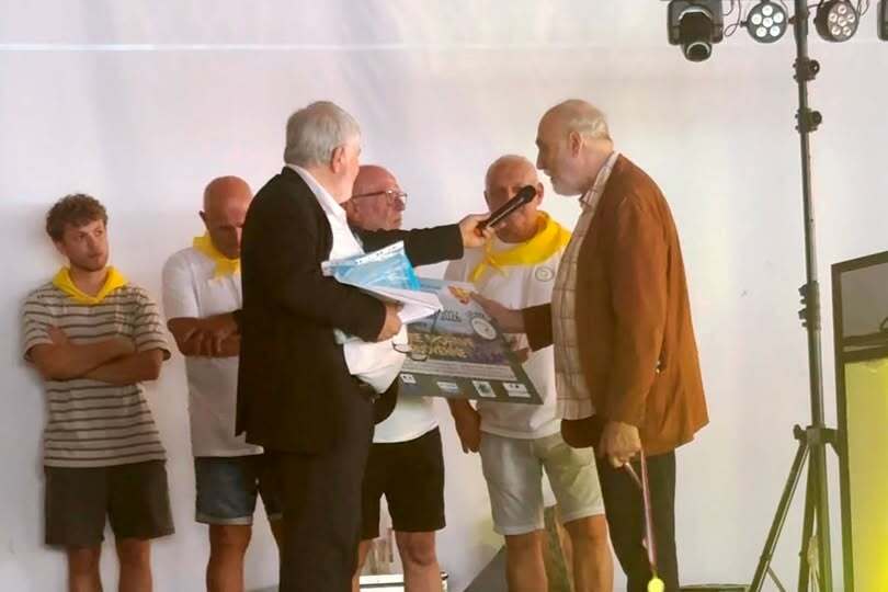 Pyrénées-Atlantiques : Monsieur Philippe CAMI reçoit la plaquette d'honneur Argent