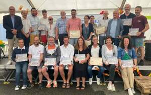 Pyrénées Atlantiques : remise de trophées au comité des fêtes de Garlin