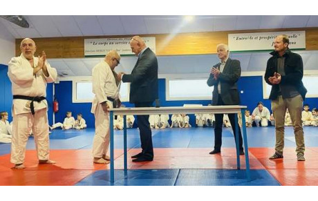 Pyrénées Atlantiques : Remise de médaille à Michel LARRANAGA