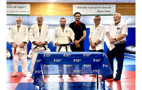 Pyrénées-Atlantiques : remise médaille ministérielle à M. Thierry GOYENECHE